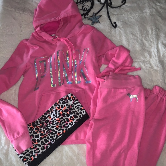 PINK Victoria's Secret Other - VS PINK Jogger Set Holographic Logo w/Bra